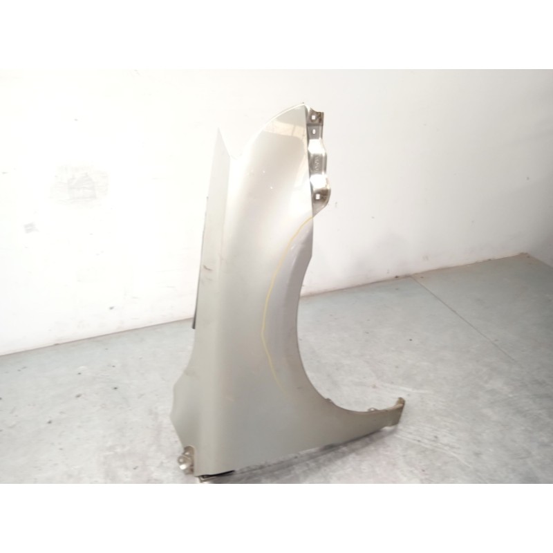 Recambio de aleta delantera derecha para toyota avensis (_t25_) 2.0 d-4d (adt250_) referencia OEM IAM 5381105040  