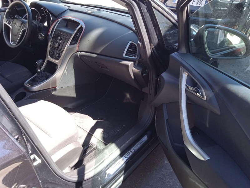 opel astra h gtc (a04) del año 2010