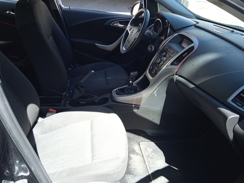 opel astra h gtc (a04) del año 2010