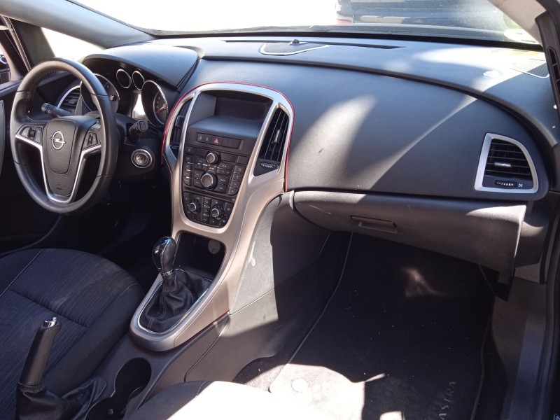 opel astra h gtc (a04) del año 2010