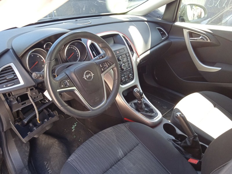 opel astra h gtc (a04) del año 2010