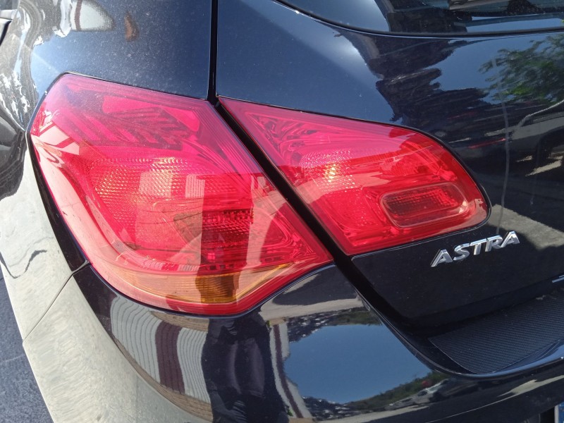 opel astra h gtc (a04) del año 2010