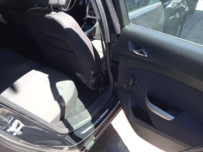 opel astra h gtc (a04) del año 2010