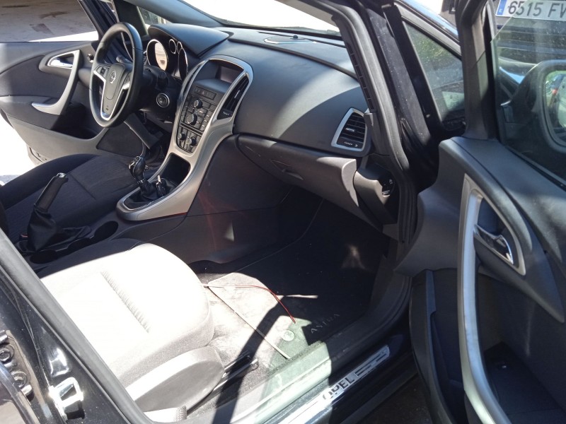 opel astra h gtc (a04) del año 2010