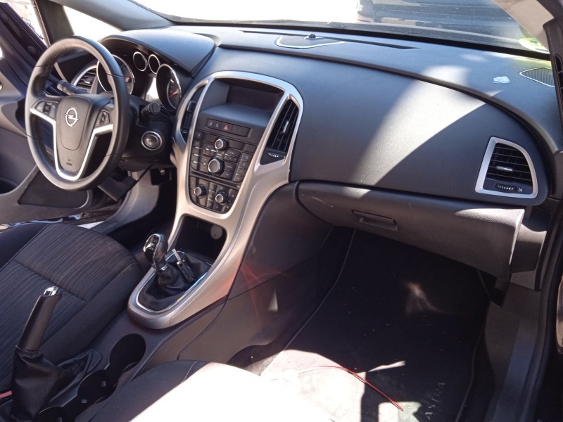 opel astra h gtc (a04) del año 2010