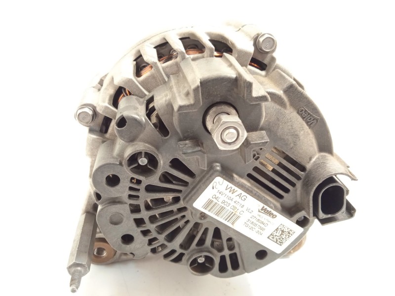 Recambio de alternador para seat arona (kj7, kjp) 1.6 tdi referencia OEM IAM 04L903021C TG12C304 2716064D