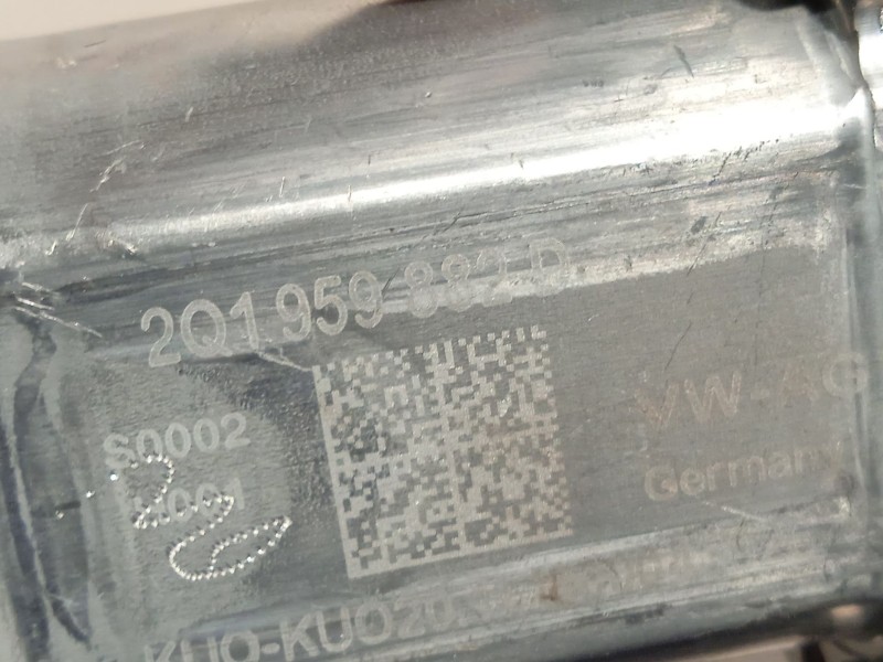 Recambio de elevalunas delantero derecho para seat arona (kj7, kjp) 1.6 tdi referencia OEM IAM 6F9837462 2Q1959882D 