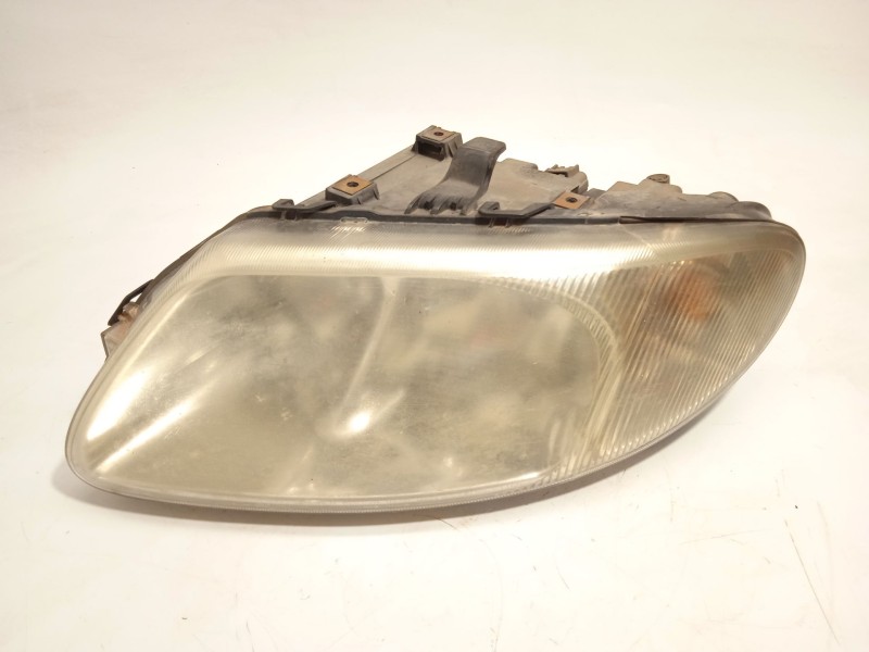 Recambio de faro izquierdo para chrysler voyager iv (rg, rs) 2.5 crd referencia OEM IAM 04857703AB  