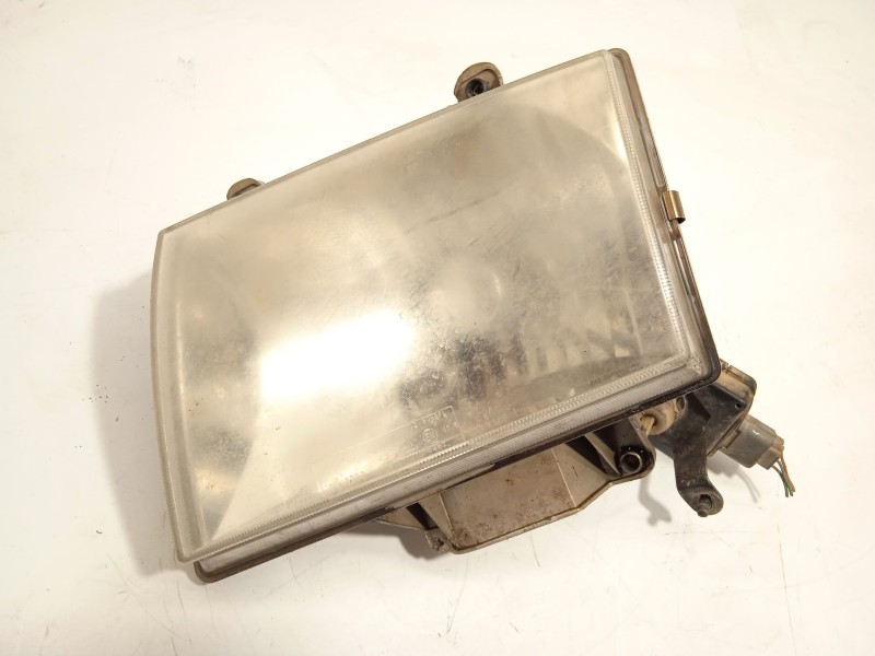 Recambio de faro izquierdo para mazda b-serie (un) sdx doble cabina referencia OEM IAM UM95510L0B  