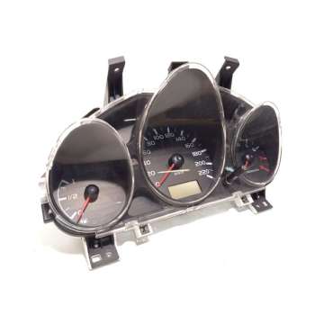 CUADRO INSTRUMENTOS MN148888 A2005060107 MM0038007