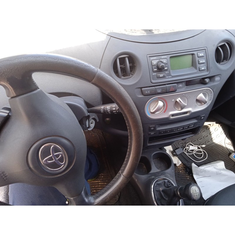 toyota yaris (_p1_) del año 2004