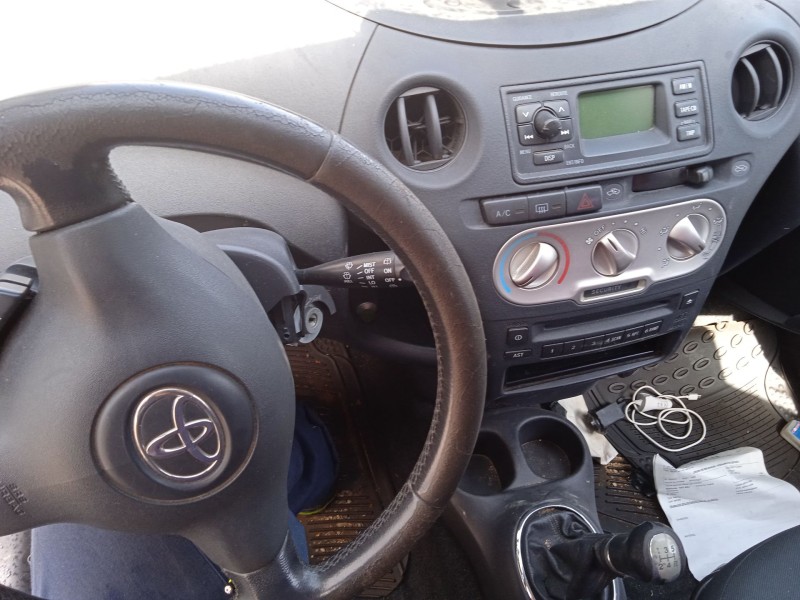 toyota yaris (_p1_) del año 2004