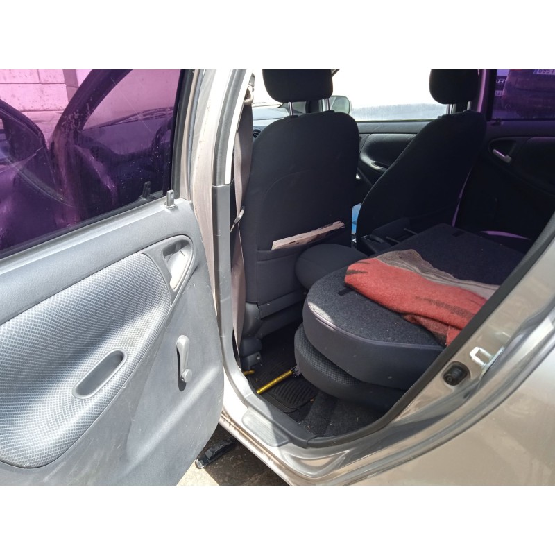 toyota yaris (_p1_) del año 2004