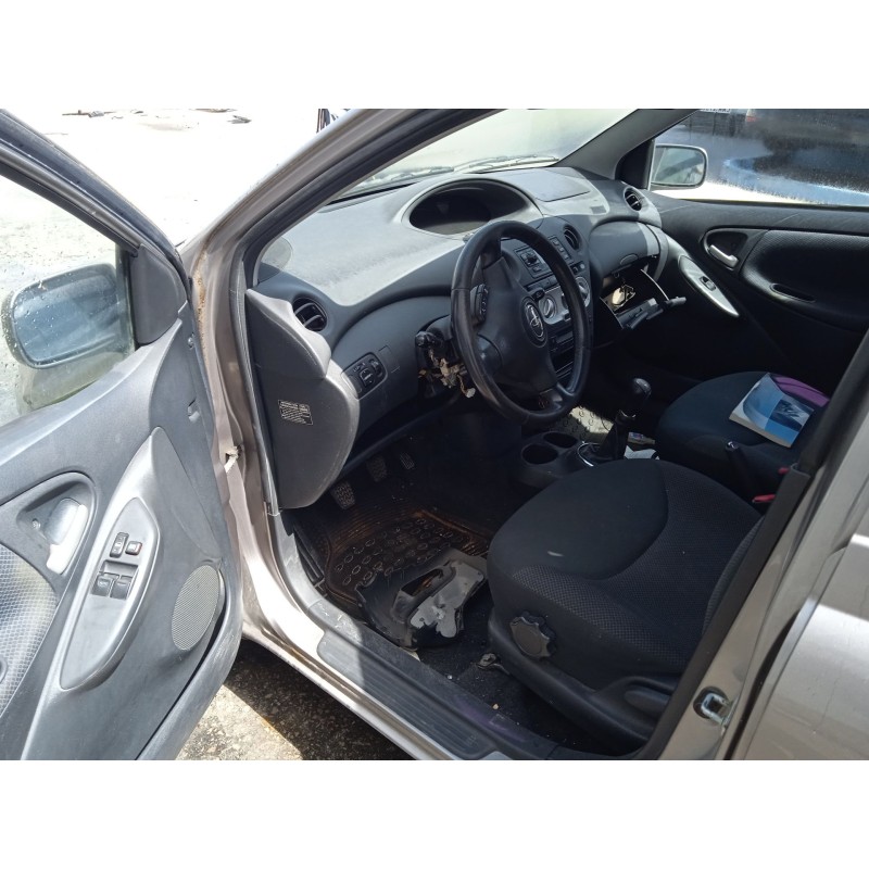 toyota yaris (_p1_) del año 2004