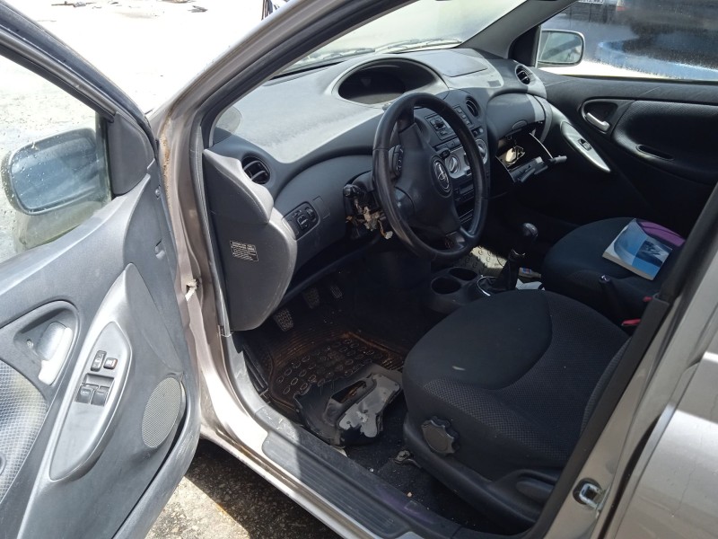 toyota yaris (_p1_) del año 2004