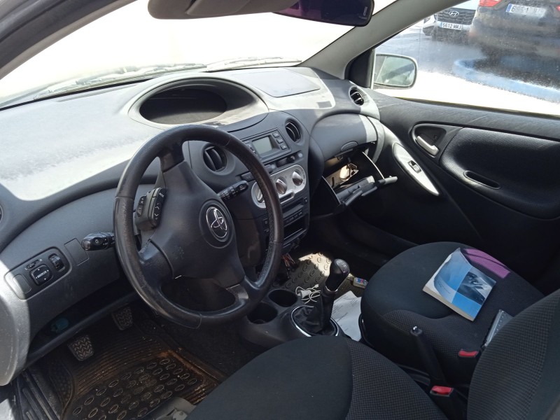 toyota yaris (_p1_) del año 2004