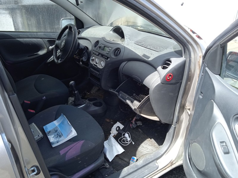 toyota yaris (_p1_) del año 2004