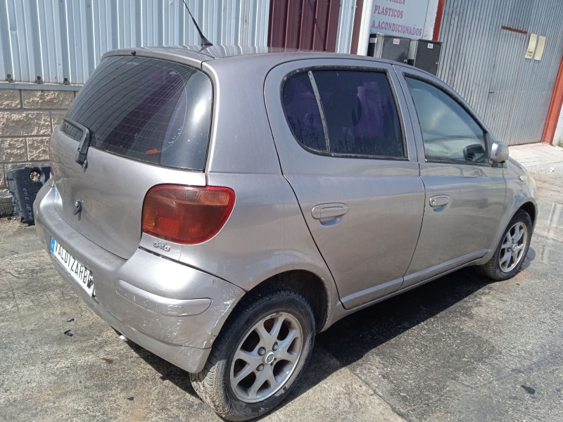 toyota yaris (_p1_) del año 2004