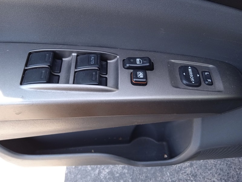 toyota prius liftback (_w2_) del año 2005