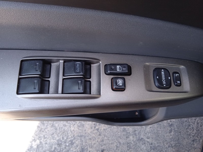 toyota prius liftback (_w2_) del año 2005