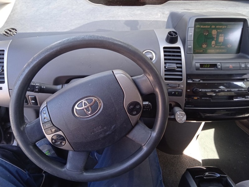 toyota prius liftback (_w2_) del año 2005