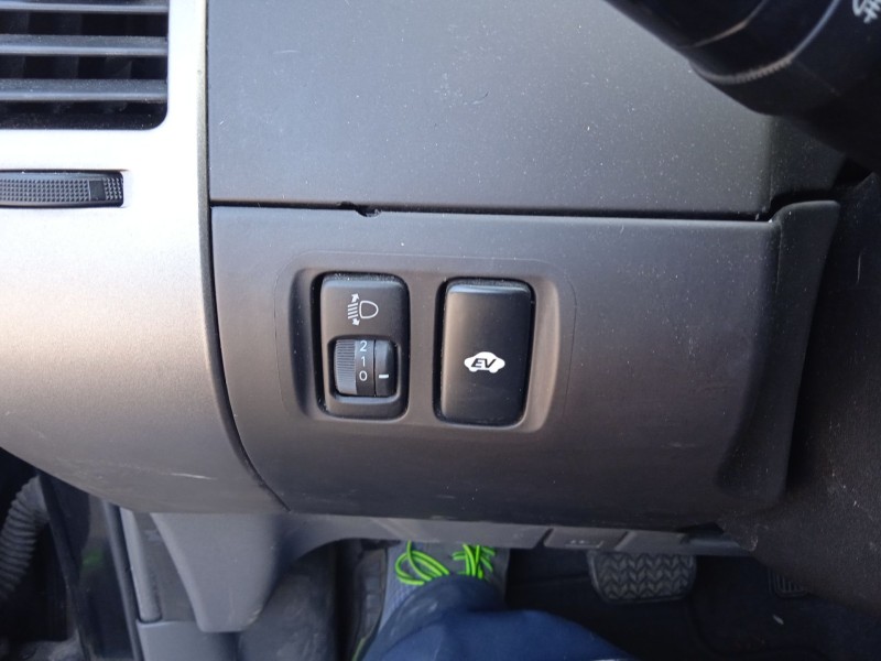 toyota prius liftback (_w2_) del año 2005