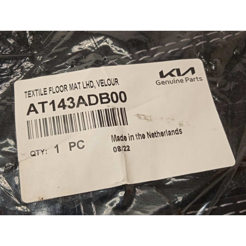 Recambio de juego alfombrillas para kia e - niro hibrido referencia OEM IAM AT143ADB00  