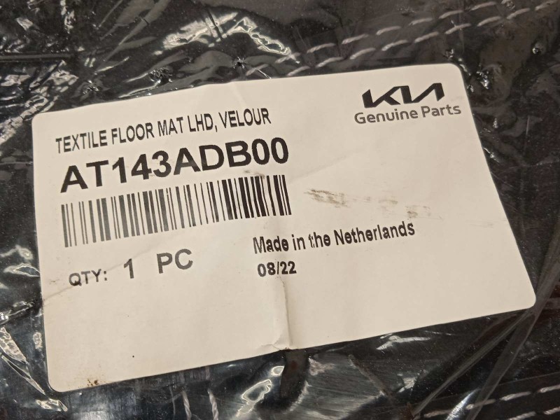Recambio de juego alfombrillas para kia e - niro hibrido referencia OEM IAM AT143ADB00  
