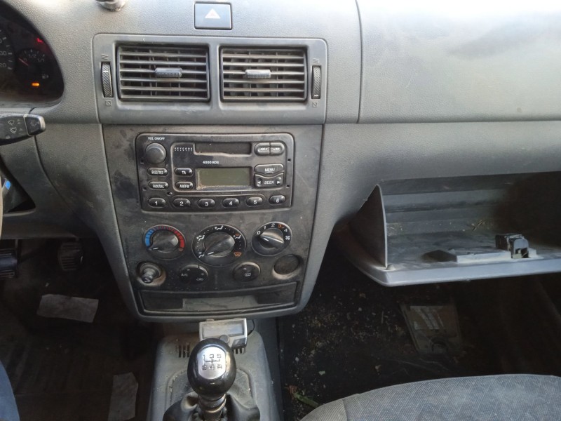 ford tourneo connect del año 2004