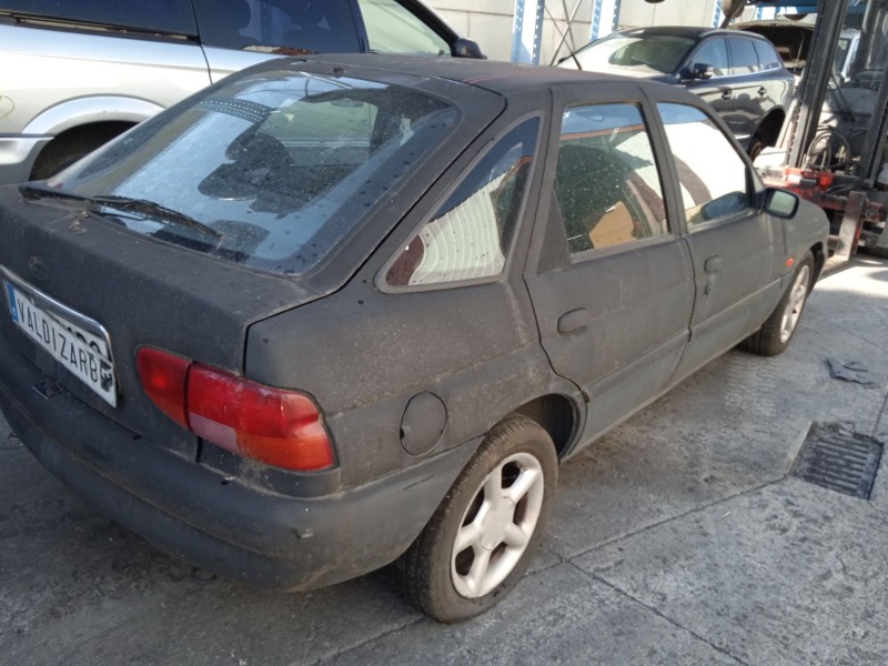 ford escort vi sedán (gal, afl) del año 1998