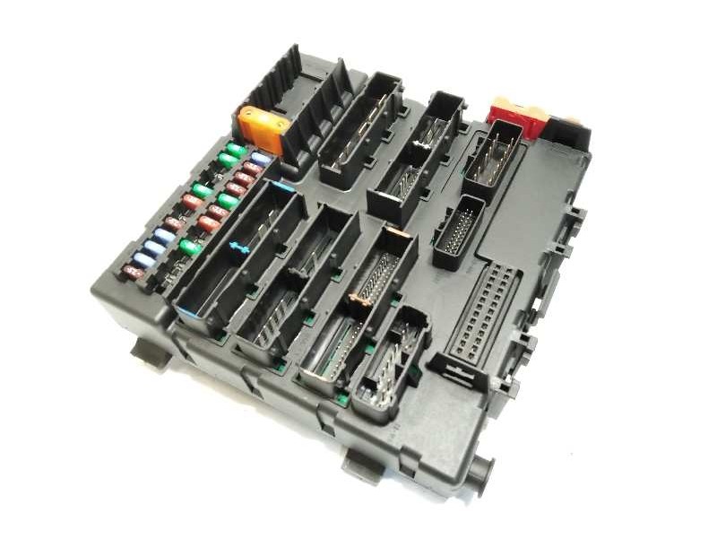 CAJA RELES / FUSIBLES 12769679 519161301