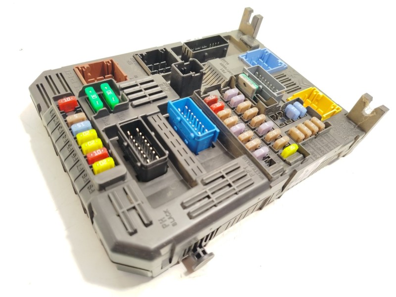 CAJA RELES / FUSIBLES 9830707680 1635126380 28641125