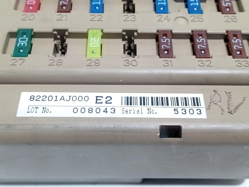 Recambio de caja reles / fusibles para subaru legacy kombi/outback b14 2.5 cat referencia OEM IAM 82201AJ000  