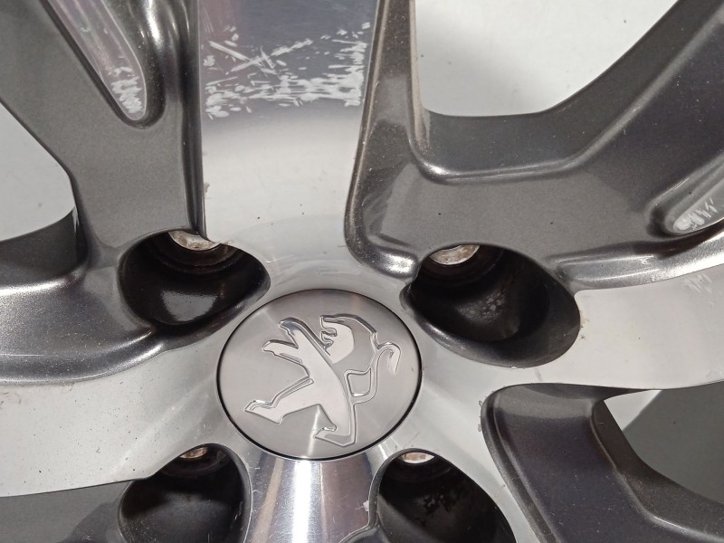 Recambio de llanta para peugeot 2008 (--.2013) 1.2 12v e-thp referencia OEM IAM 9678398277 96783982ZV 