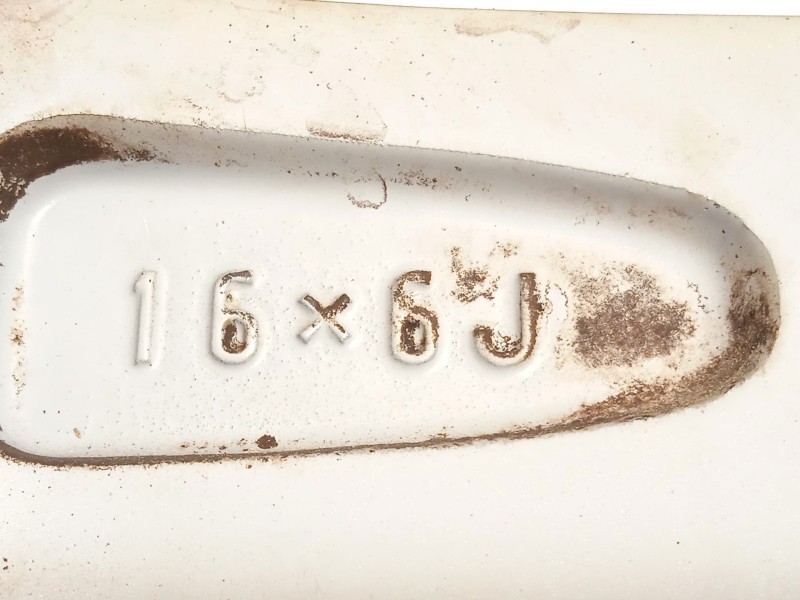 Recambio de llanta para lexus ct 200h referencia OEM IAM 4261176040  