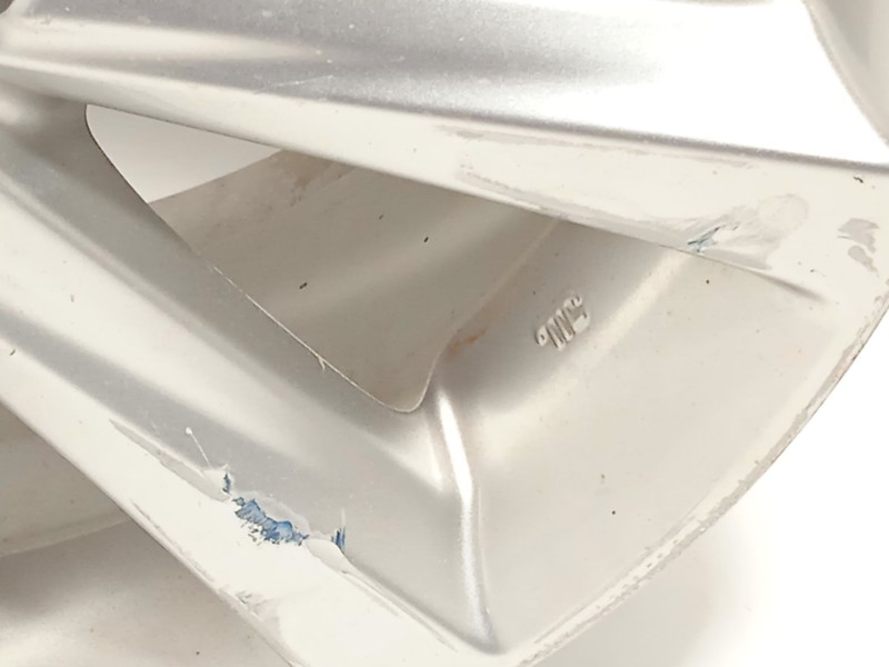 Recambio de llanta para lexus ct 200h referencia OEM IAM 4261176040  