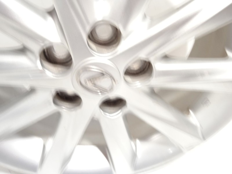 Recambio de llanta para lexus ct 200h referencia OEM IAM 4261176040  