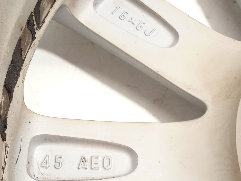 Recambio de llanta para lexus ct 200h referencia OEM IAM 4261176040  