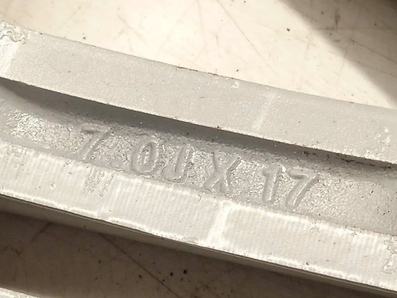 Recambio de llanta para kia carens iv van (a4) crdi referencia OEM IAM 52910A4750  