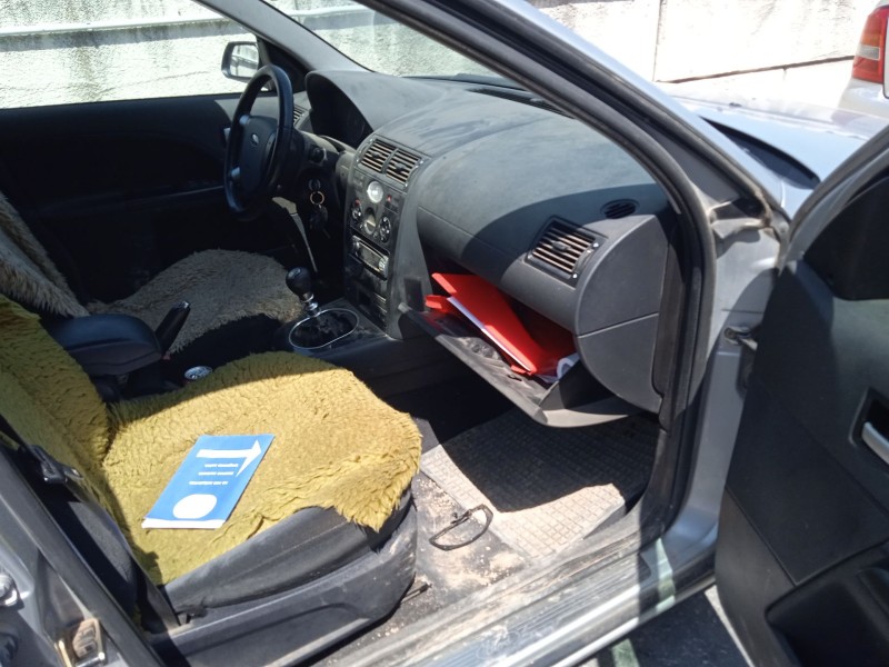 ford mondeo iii sedán (b4y) del año 2001