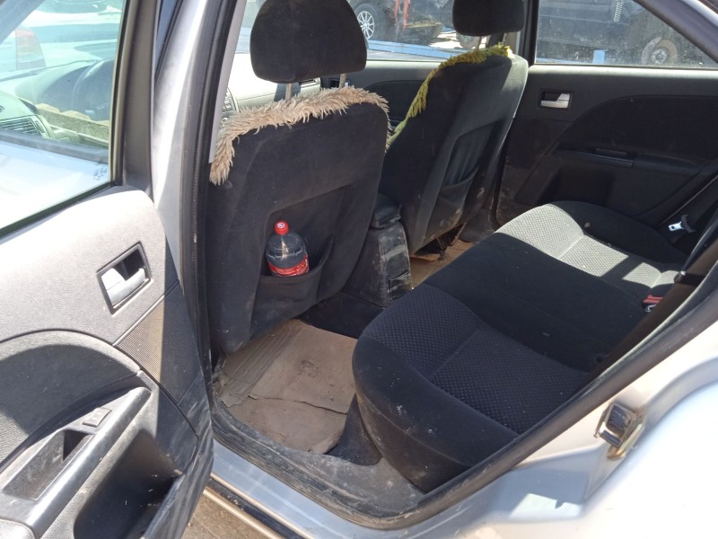 ford mondeo iii sedán (b4y) del año 2001