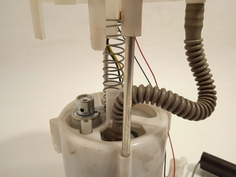 Recambio de bomba combustible para dacia dokker express furgoneta/monovolumen 1.6 lpg referencia OEM IAM 172025758R  