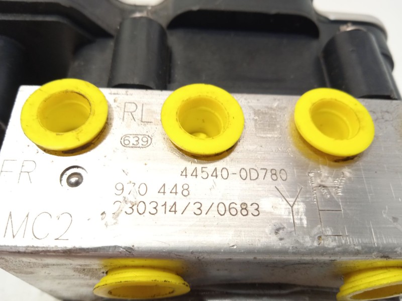 Recambio de abs para toyota yaris (_p21_, _pa1_, _ph1_) 1.5 hybrid (mxph10) referencia OEM IAM 445400D780 0265957151 970448