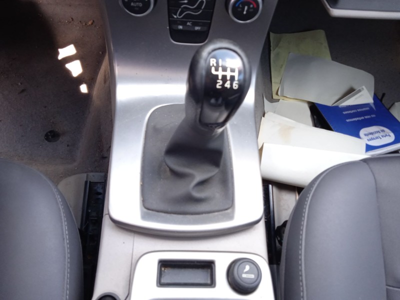 volvo v50 (545) del año 2010