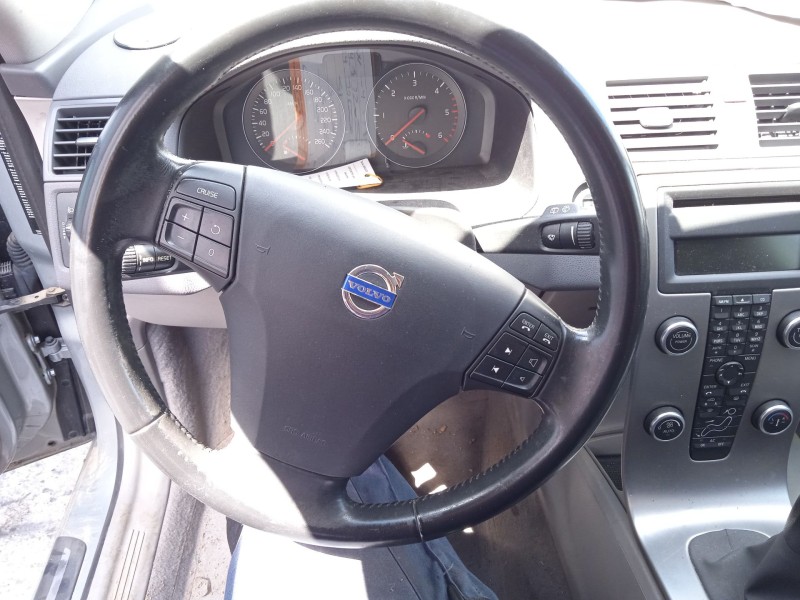 volvo v50 (545) del año 2010