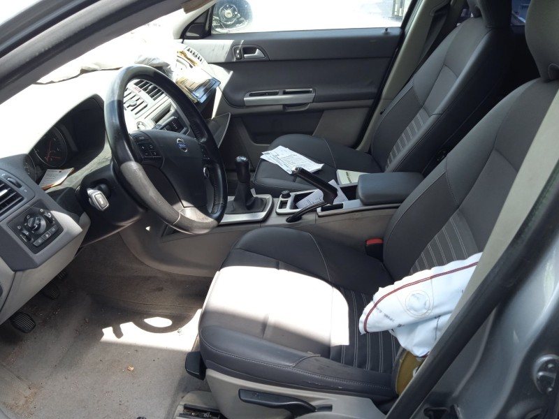 volvo v50 (545) del año 2010