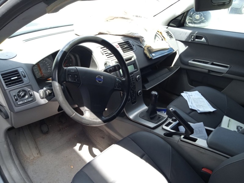 volvo v50 (545) del año 2010