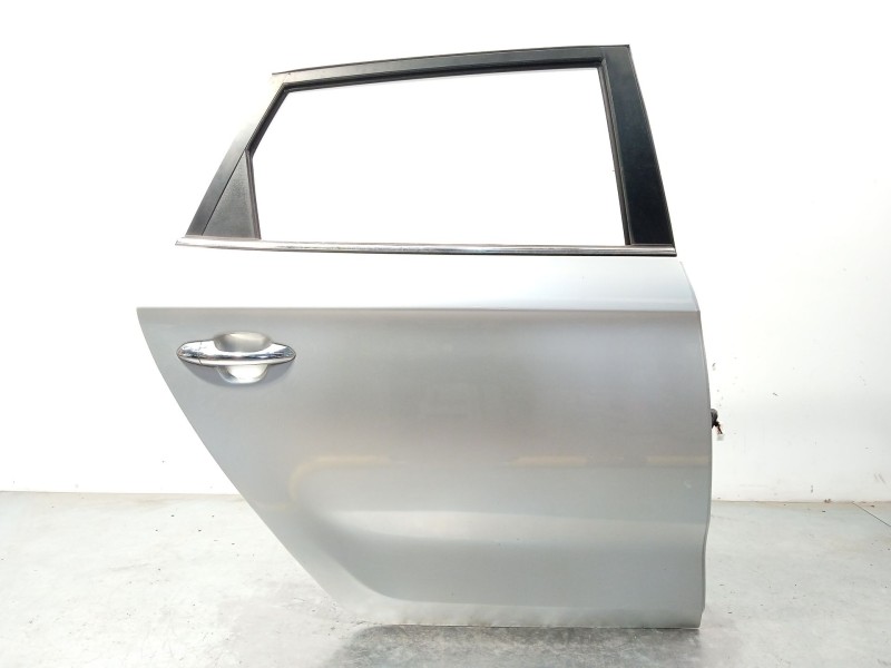 Recambio de puerta trasera derecha para kia carens iv van (a4) crdi referencia OEM IAM 77004A4000  