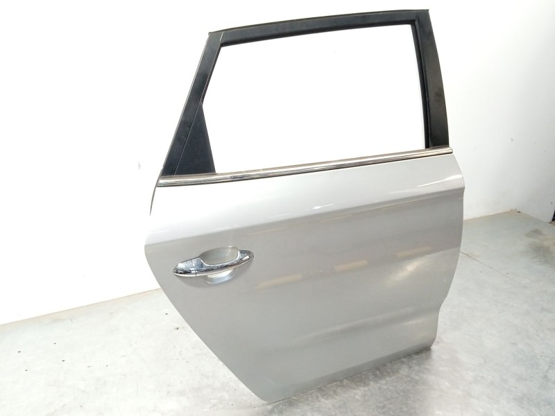 Recambio de puerta trasera derecha para kia carens iv van (a4) crdi referencia OEM IAM 77004A4000  