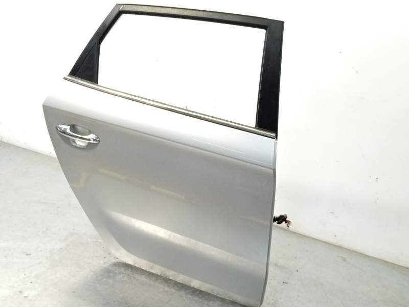Recambio de puerta trasera derecha para kia carens iv van (a4) crdi referencia OEM IAM 77004A4000  